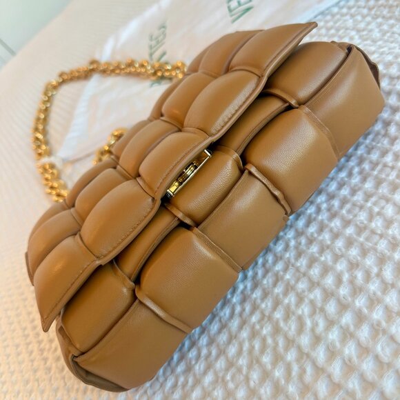 Bottega Veneta Chain Cassette bag in Caramel - Picture 5 of 11